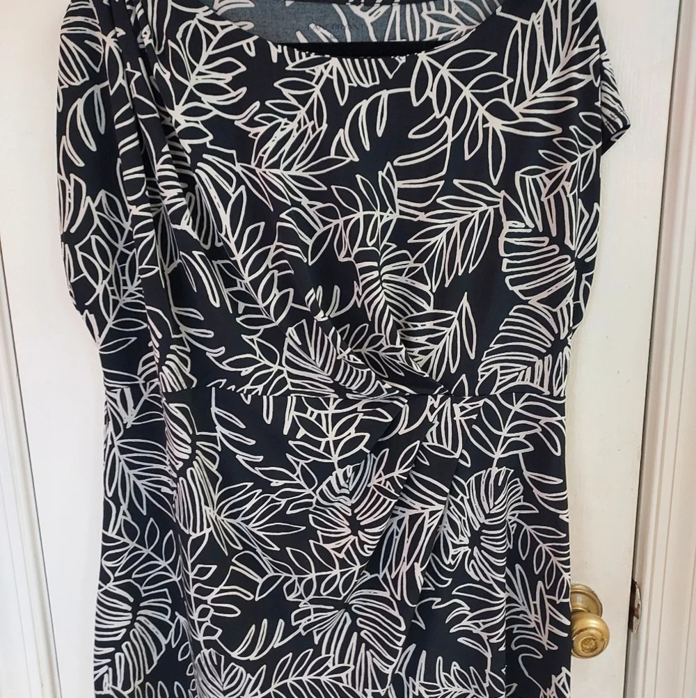 Lane Bryant Sleeveless Round Neck Pleated Waist Size 18/20